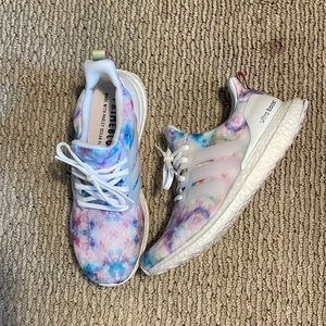 Tie dye adidas Ultra boost, men’s size 9/Women’s size 10